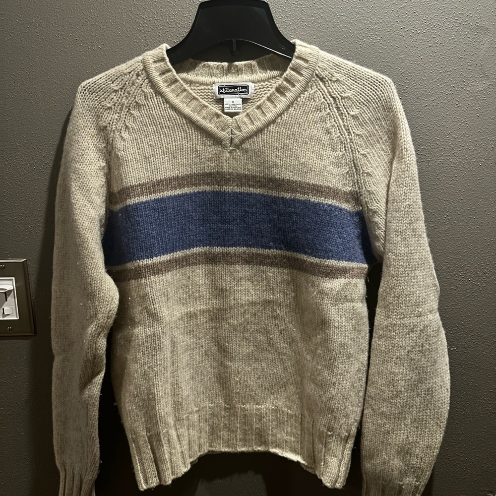 Xhilaration Men's Beige and Blue V-Neck Sweater 100 % lamb wool